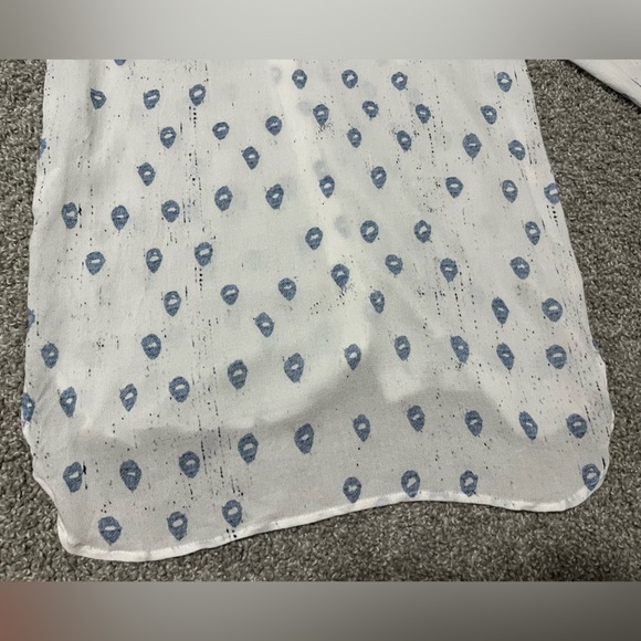 Jen’s Pirate Booty white and blue lightweight long sleeve Button down shirt - Picture 11 of 14